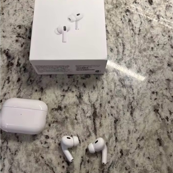 Apple White Wireless Earbuds with Case